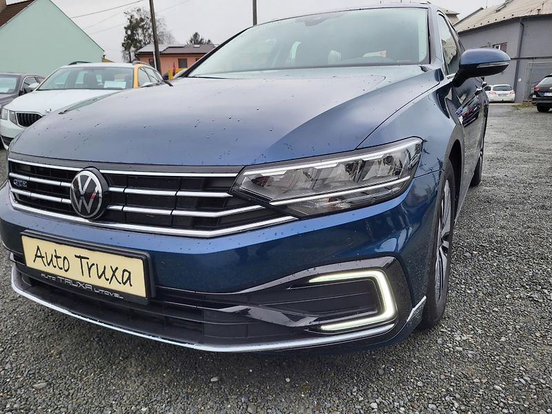 Volkswagen Passat 1.4 TSI PHEV GTE DSG HYBRID - fotka 30 z 46