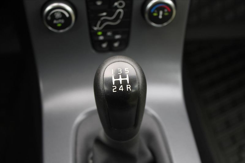 Volvo S40 2,4 i  NOVÉ V ČR,SERVIS - fotka 15 z 27