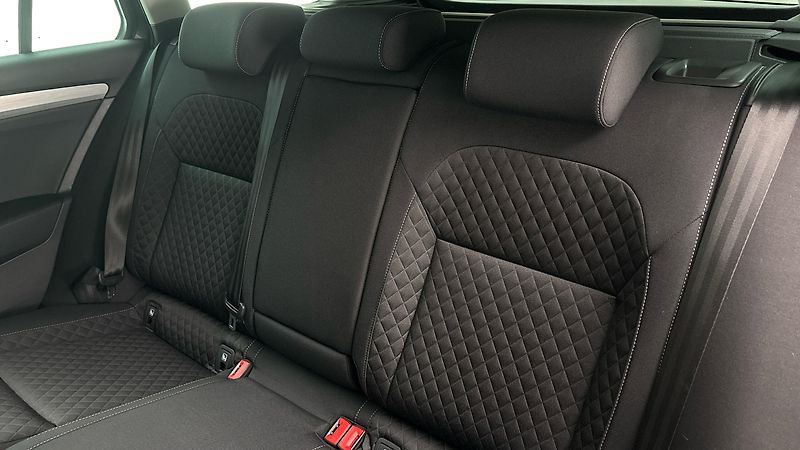 Škoda Superb 2.0 TDI DSG Ambition Combi - fotka 16 z 29