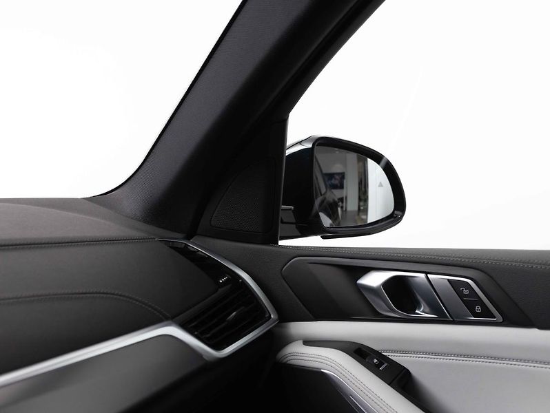 BMW X5 xDrive40i - fotka 16 z 22