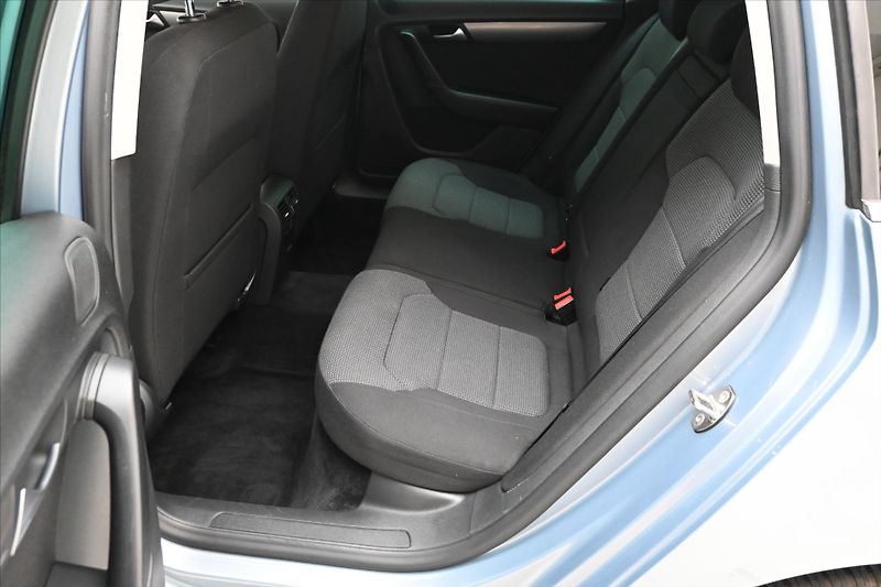 Volkswagen Passat 2,0 TDI 103kW DSG Nová STK - fotka 14 z 29