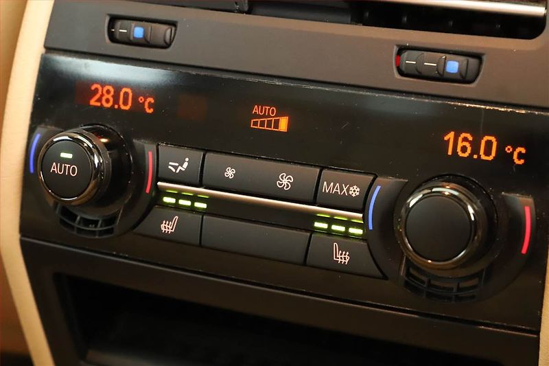 BMW Řada 7 (2010) 740d xDrive, 4X4, Automat - fotka 18 z 22