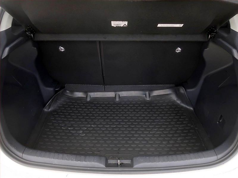 Toyota Yaris (2021) 1.5 VVT-i Hybrid, Automat - fotka 14 z 18