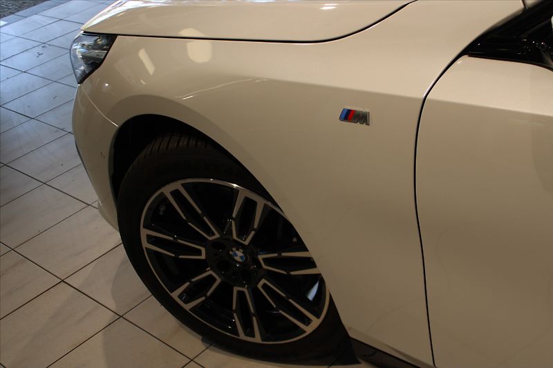 BMW Řada 5 540d xDrive M Sport DAProf/B&W - fotka 8 z 33
