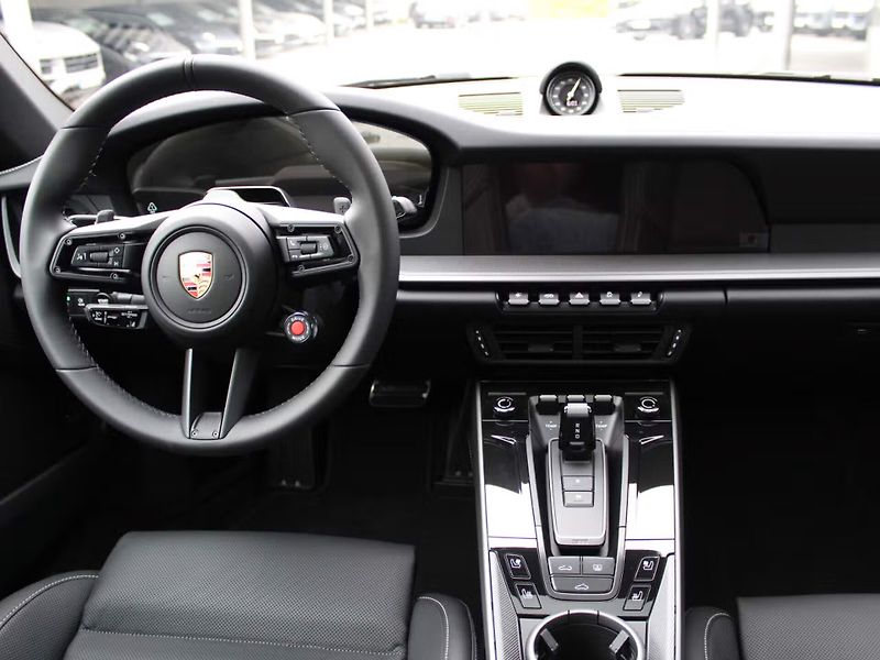 Porsche 911 (2026) Carrera 4S Lift InnoDrive BOSE - fotka 13 z 30