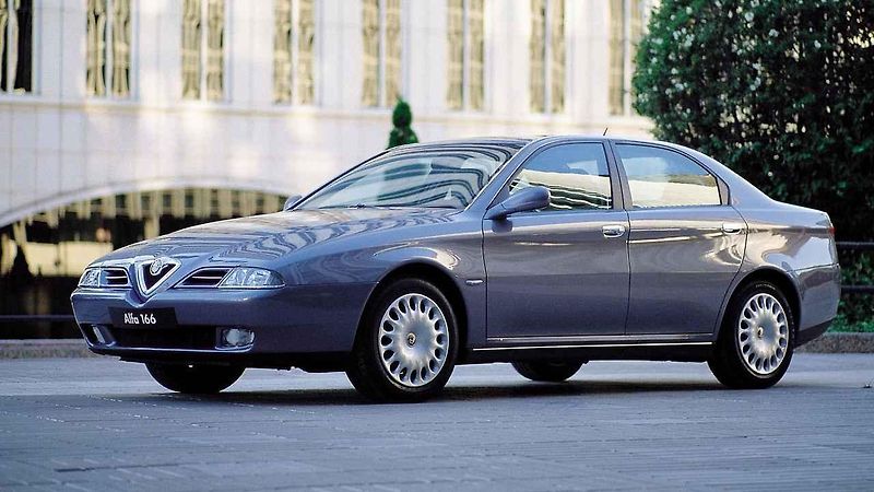 Peugeot 607.