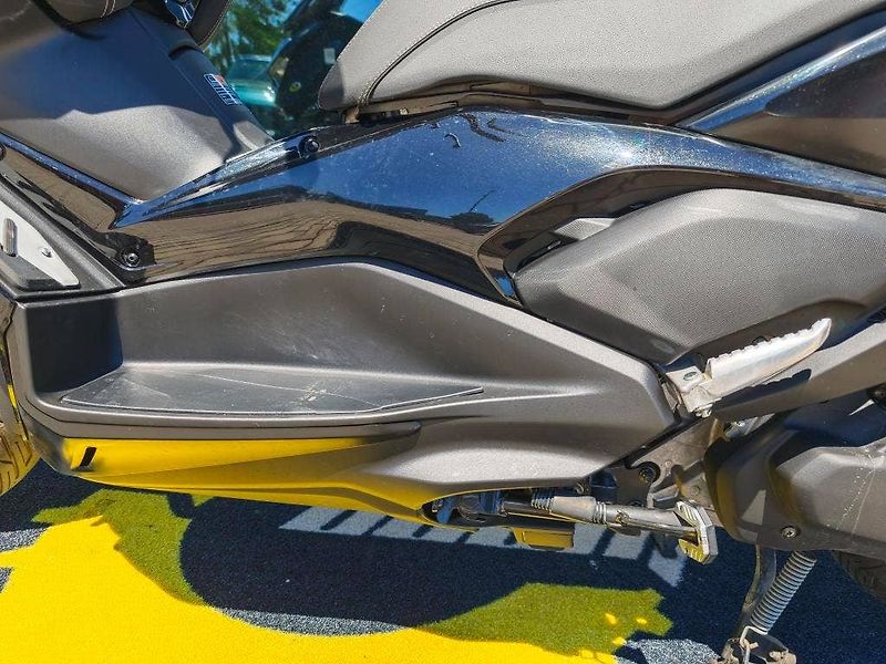 Yamaha X-Max 125 (2023) TECH MAX - fotka 16 z 20