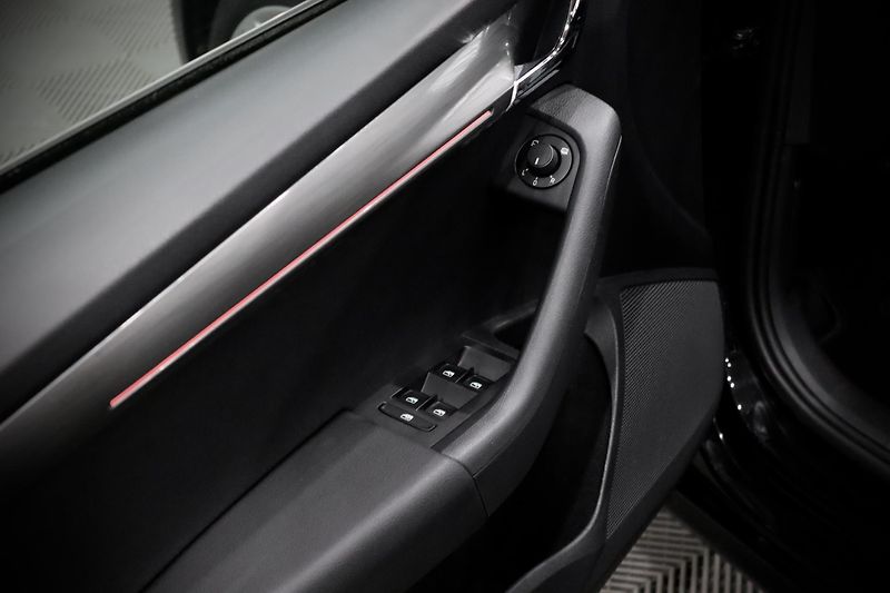 Škoda Octavia (2017) 3 FL Combi 1.4 TSI 110 kW  - fotka 12 z 34