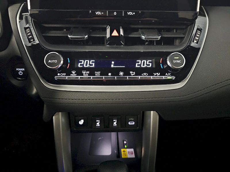 Toyota Corolla Cross (2025) 1.8HEV 140k STYLE TECH - fotka 22 z 27
