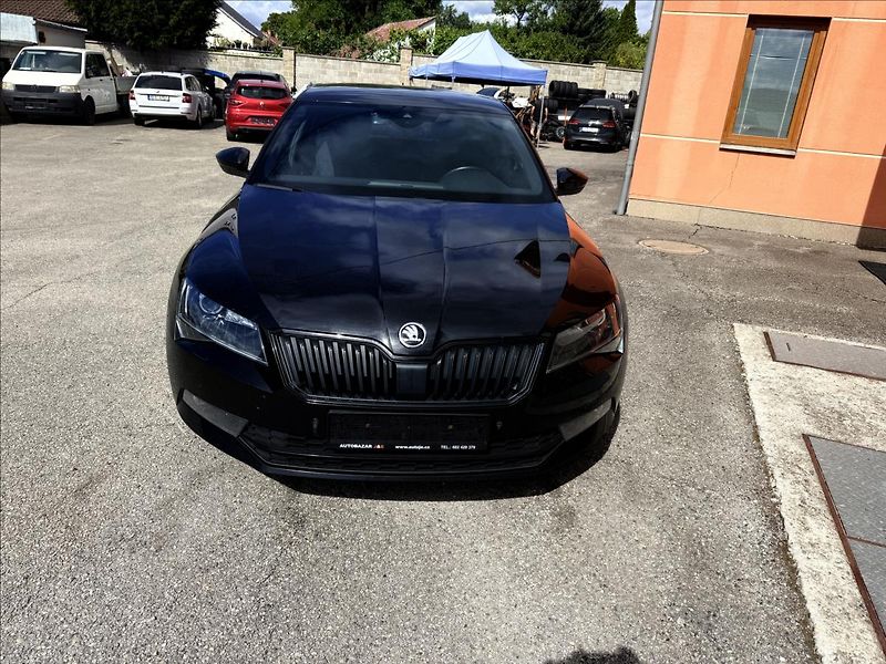 Škoda Superb 2,0 TDi 4x4 DSG SportLine - fotka 2 z 34