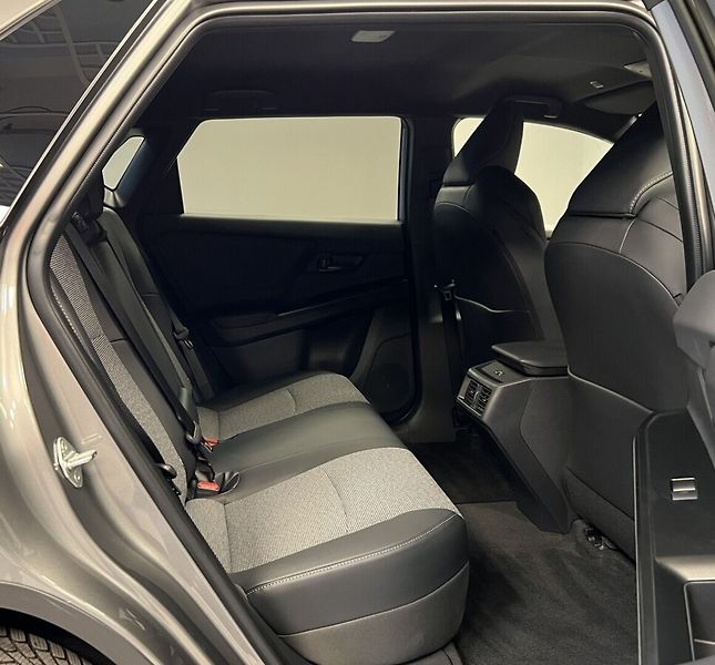 Toyota bZ4X STYLE 73.1 kWh - fotka 13 z 17
