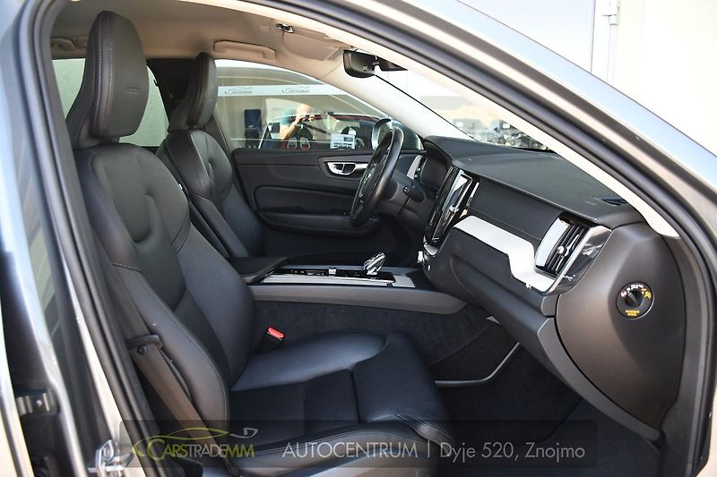 Volvo XC60 B4 INSCRIPTION AWD - fotka 17 z 53