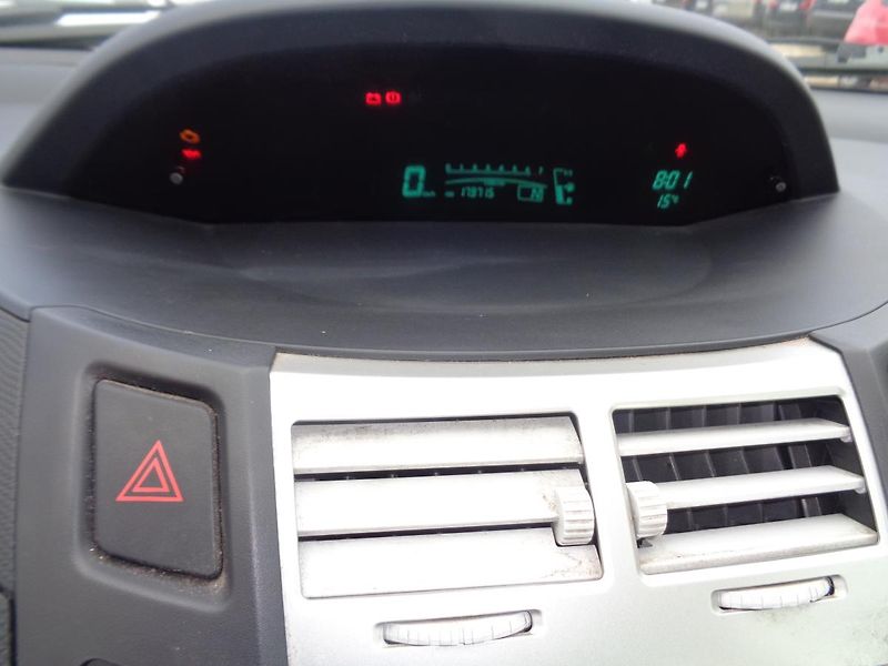 Toyota Yaris 1,3 Automat - fotka 10 z 12