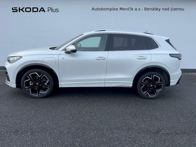 Volkswagen Tiguan (2025) R-LINE 1,5 TSI 130 KW EHYBRID - fotka 3 z 55