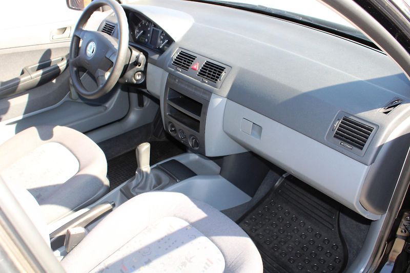 Škoda Fabia (2002) 1.2i KOUPENO ČR 1.MAJITEL - fotka 12 z 16