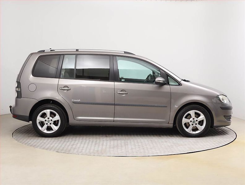 Volkswagen Touran (2009) 2.0 TDI, nová STK, Tažné - fotka 6 z 18