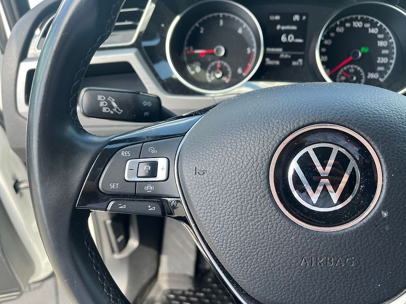 Volkswagen Touran 2.0 TDI/110kW Comfortline DSG - fotka 11 z 24
