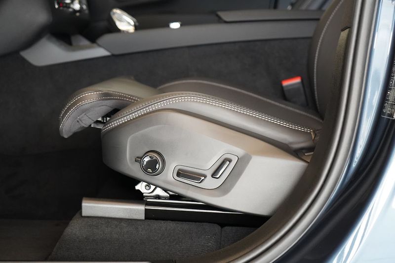 Volvo XC90 B5 PLUS Black Edition, 360° - fotka 21 z 48