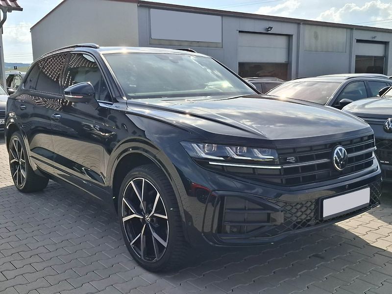 Volkswagen Touareg TDI 210kW R-Line Pano NezT HuD - fotka 2 z 22