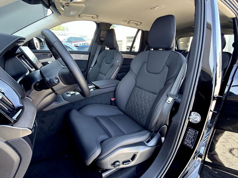 Volvo XC90 T8 AWD RECH. PLUS DARK+ kola - fotka 11 z 51