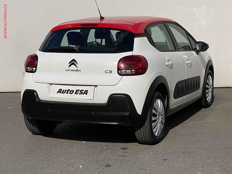 Citroën C3 (2017) 1.2i, 1.maj,ČR, AC, park - fotka 4 z 15