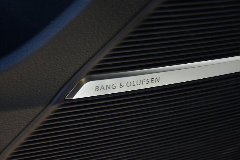 Audi Q8 50 TDI QUATTRO S-LINE ČR - fotka 31 z 35
