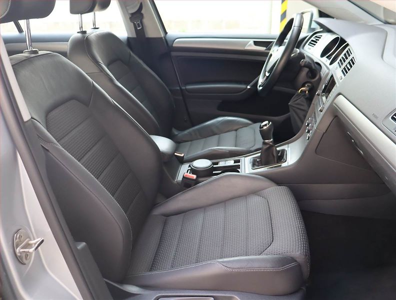 Volkswagen Golf (2015) 1.6 TDI, Serv.kniha, Tempomat - fotka 9 z 20