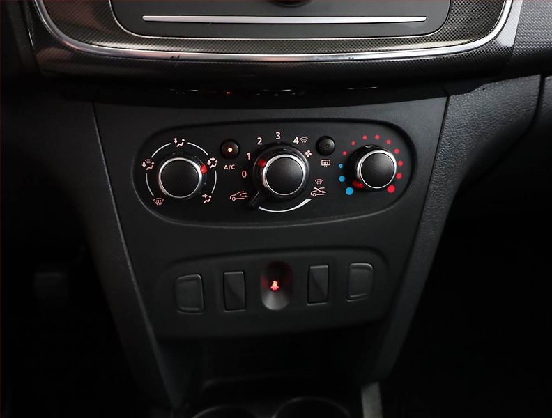 Dacia Sandero (2021) 1.0 SCe, Park. senzory - fotka 9 z 13
