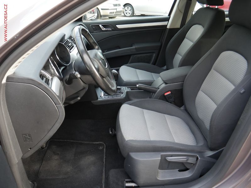 Škoda Superb (2012) 2.0TDi 4x4, AC, TZ, park - fotka 9 z 20