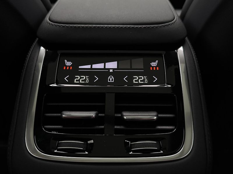 Volvo XC90 (2026) T8 AWD RECHARGE ULTRA DARK 7m - fotka 23 z 28
