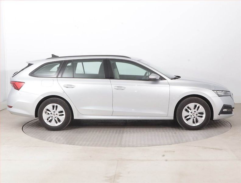 Škoda Octavia (2023) Ambition 2.0 TDI, ČR,1.maj - fotka 6 z 15
