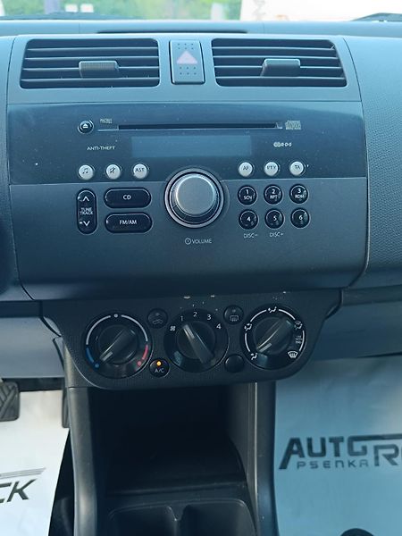 Suzuki Swift 1.3/68kw - fotka 16 z 21