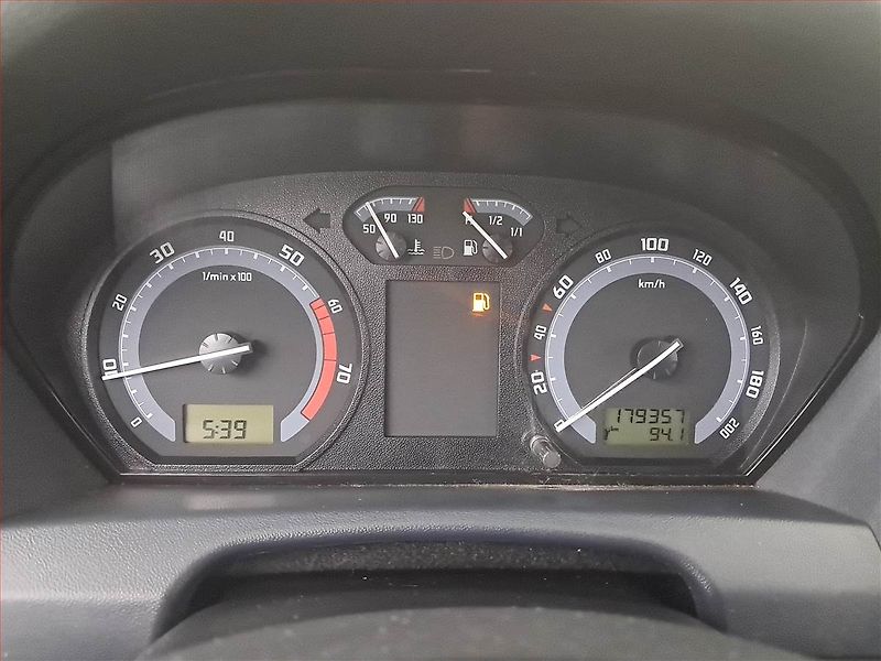 Škoda Fabia (2005) 1.2 12V, po STK, jezdí dobře - fotka 11 z 13