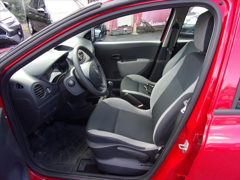 Renault Clio 1,2 - fotka 15 z 21