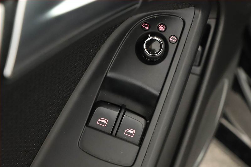 Audi A5 (2009) S-Line 2.0 TFSI, Xenony - fotka 11 z 14