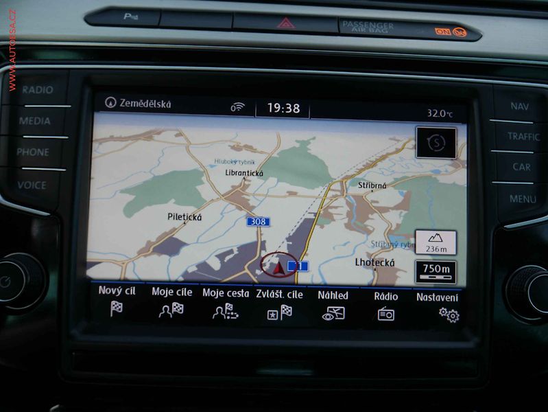 Volkswagen Passat (2015) 2.0 TDi 4x4, ČR, DSG, LED - fotka 12 z 19