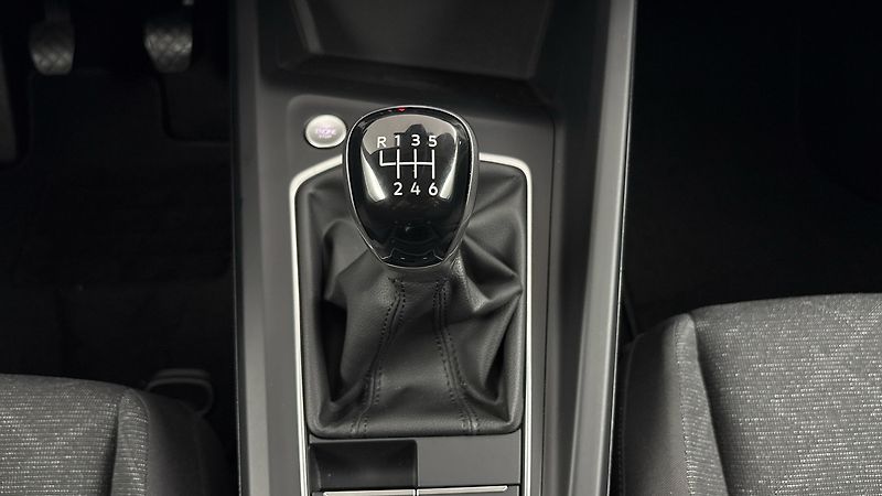 Volkswagen Golf 1.5 TSI Life Variant - fotka 22 z 26