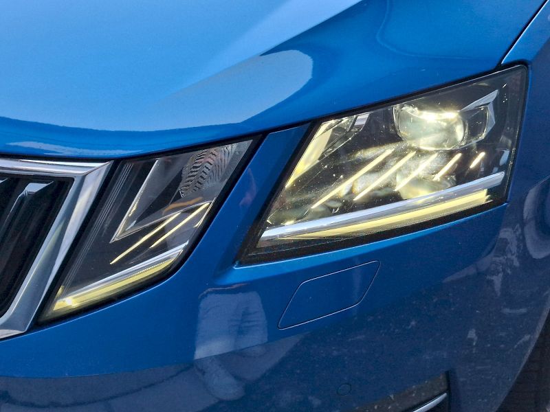 Škoda Octavia (2019) Combi Style Plus DSG 2,0TSi 14 - fotka 33 z 34
