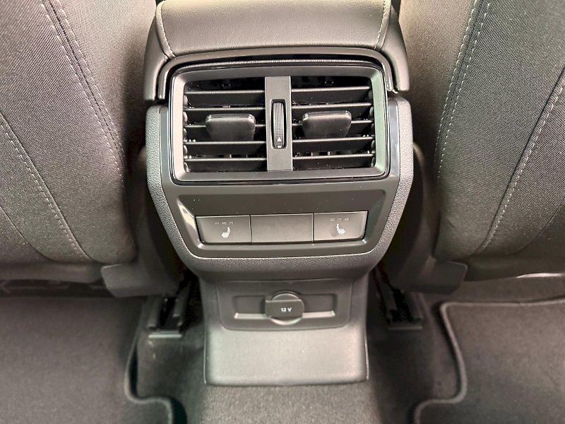 Škoda Karoq (2025) SPORTLINE TSI 1.5/110KW 7AP - fotka 32 z 35