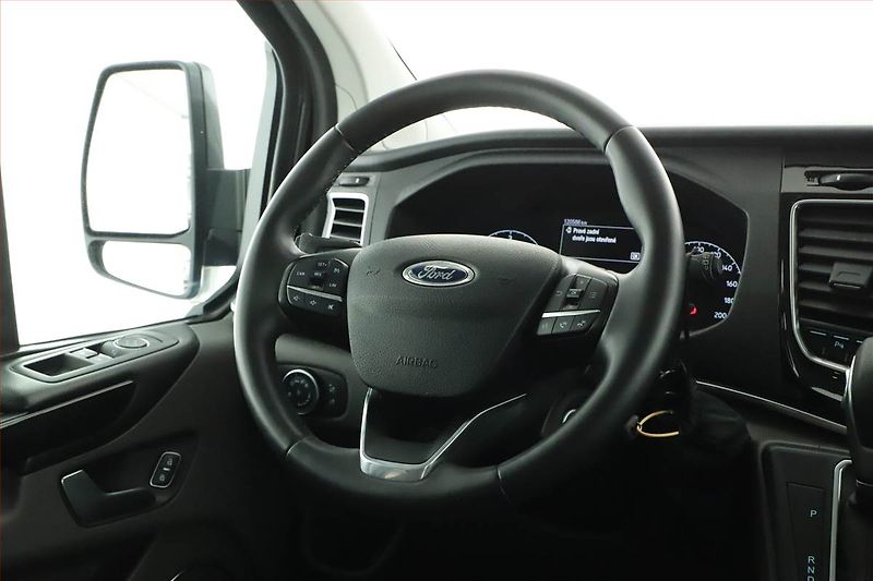 Ford Tourneo Custom (2023) Titanium 2.0 EcoBlue, ČR - fotka 8 z 16