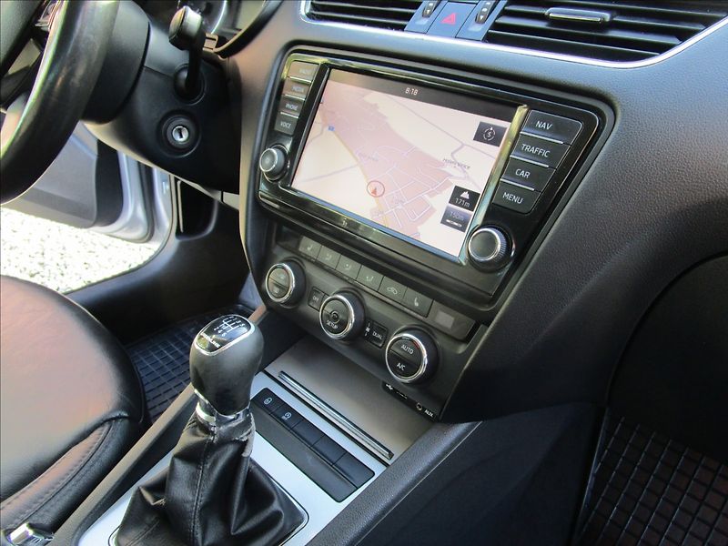 Škoda Octavia Combi 1.6TDi Greenline, Bi-xen - fotka 23 z 56