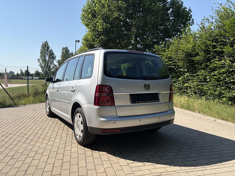 Volkswagen Touran 1.6 75kw Trendline 7 míst - fotka 6 z 25
