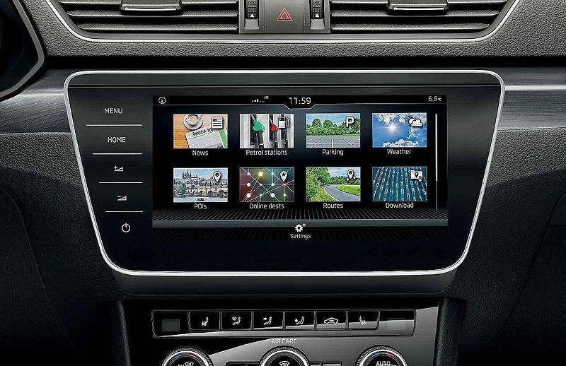 Superb také dostal infotainment Columbus s 9,2palcovým displejem ve skleněném designu.