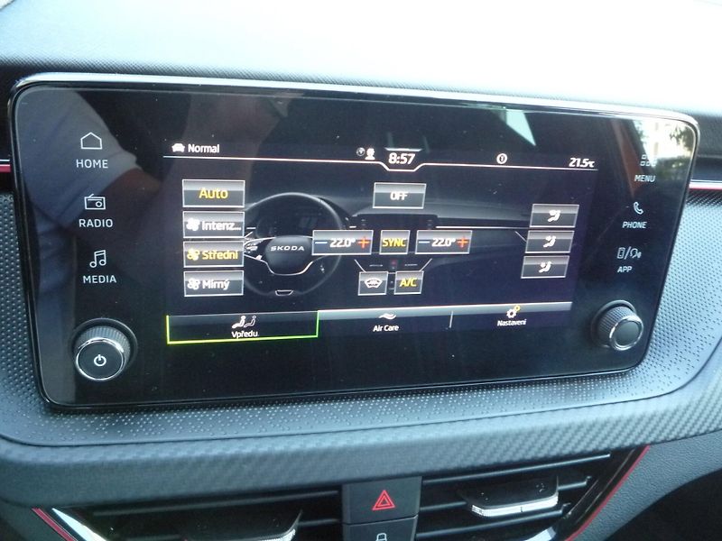 Škoda Kamiq (2025) 1,5TSi 110kW DSG MONTE CARLO - fotka 13 z 25