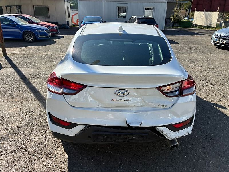 Hyundai i30 1.0 T-GDi 88 kW Fastback ČR - fotka 7 z 22