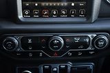 Jeep Wrangler 2.2CRD UNLIMITED REZERVACE - náhled 32
