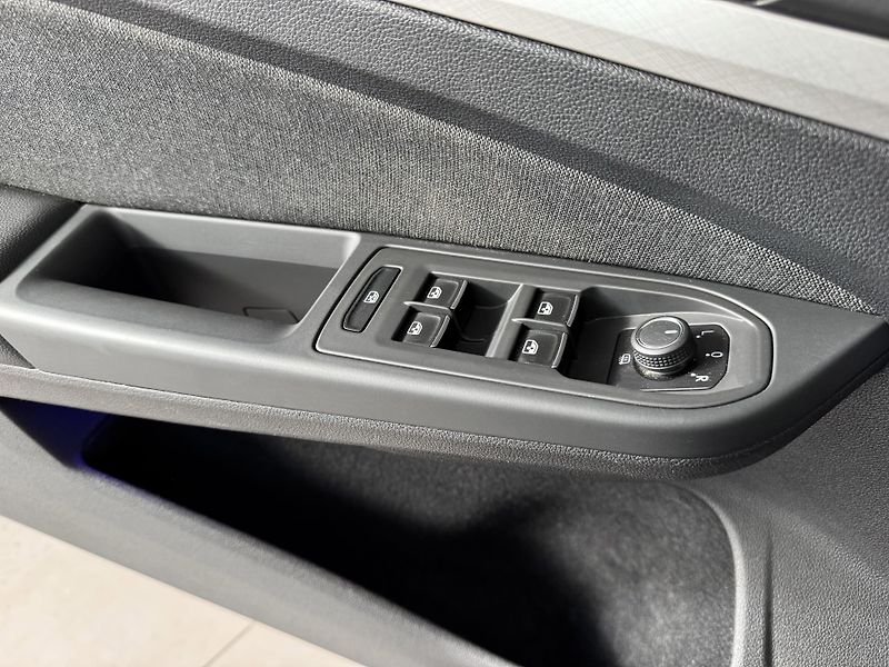 Volkswagen Golf 1,0eTSI 81kW*DSG*Life*DPH - fotka 25 z 28