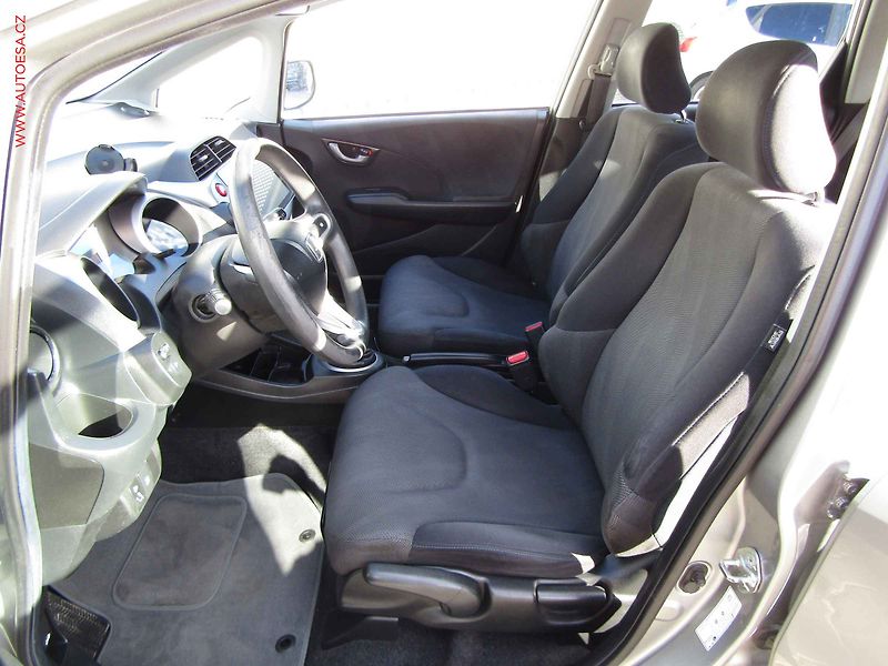 Honda Jazz (2011) 1.3i, ČR, Navi, AC - fotka 9 z 17