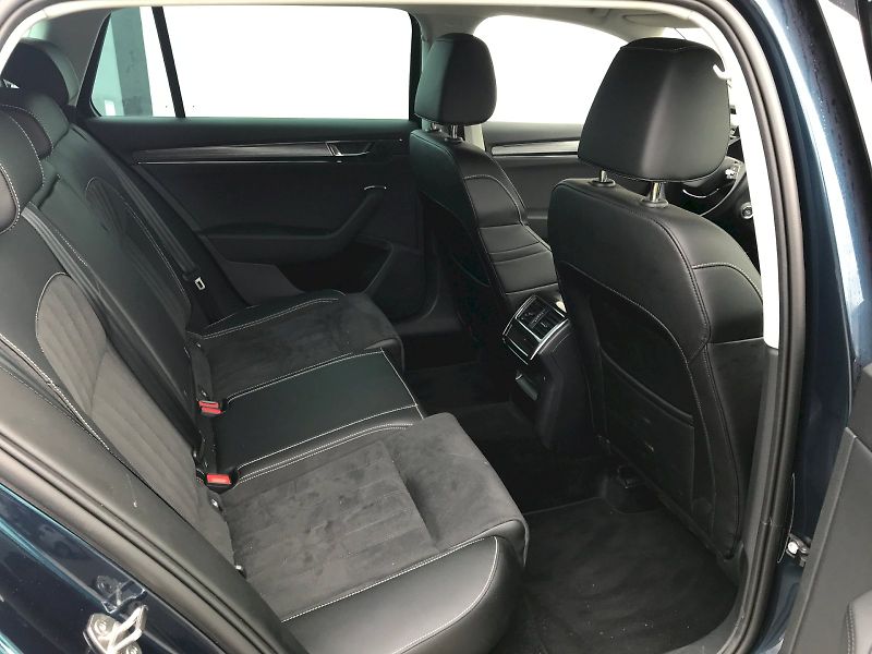 Škoda Superb (2023) COM GRT STY Plus TD 110/2.0 7D - fotka 17 z 25