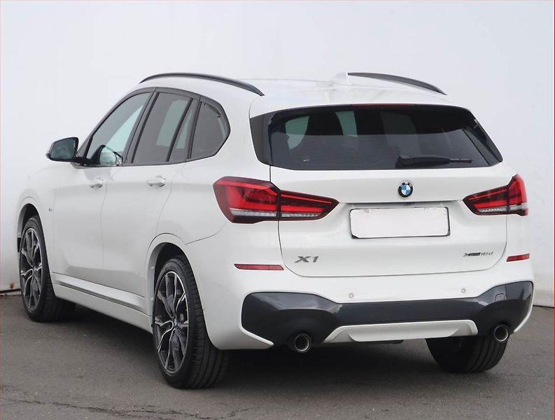 BMW X1 (2022) M Sport xDrive18d, M-Paket - fotka 4 z 27